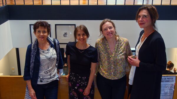Quatre artistes ravies d’être « ensemble » au Centre culturel Yvonne L. Bombardier